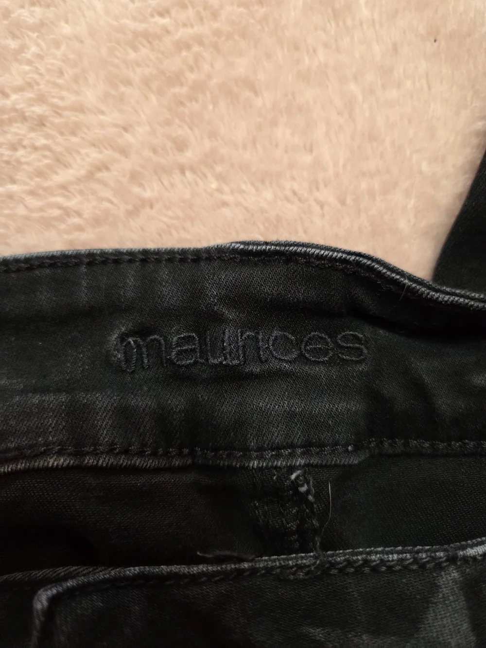 Women’s Black Star Print Capri Jeans - Picture 2 of 5
